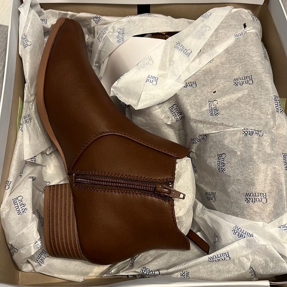 New, never worn. Croft & Barrow brown leather ankle boots